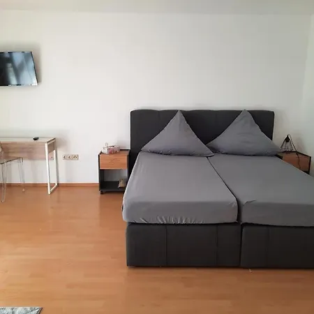 Neu Ruhig Zentral Nahe Burgberg Mit Stellplatz Erlangen
